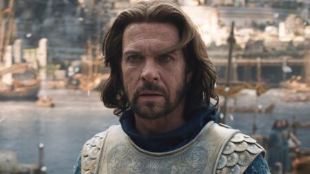 Lloyd Owen como Elendil em O Senhor dos Anéis: Os Anéis do Poder (Reprodução / Prime Video)