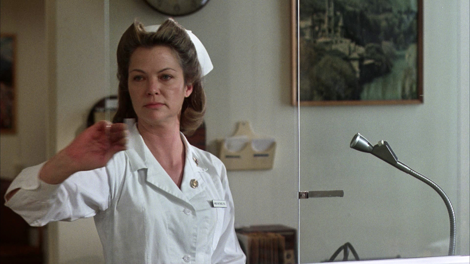 Louise Fletcher como Enfermeira Ratched em Estranho no Ninho
