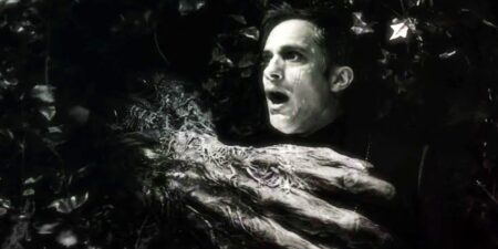 Gael García Bernal como Jack Russell em Werewolf by Night