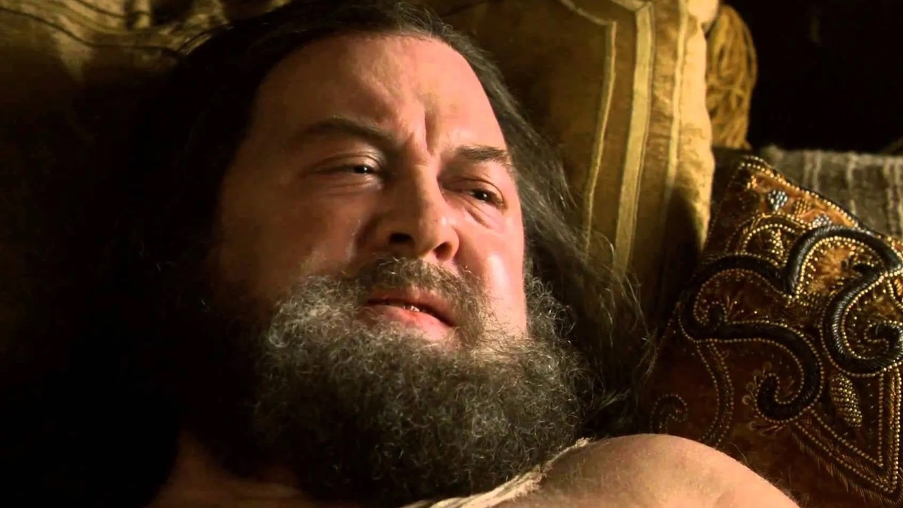 A Casa do Dragão explode em referências de Game of Thrones em novo episódio; conheça cada uma 8 Robert Baratheon (Mark Addy) em Game of Thrones (Reprodução / HBO)
