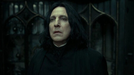 Por que Snape odiava tanto o Neville nos filmes do Harry Potter? Alan Rickman como Snape em Harry Potter