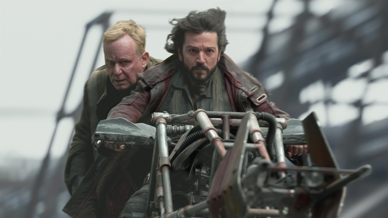 Stellan Skarsgård como Luthen Rael e Diego Luna como Cassian Andor em Andor (Reprodução / Disney+)