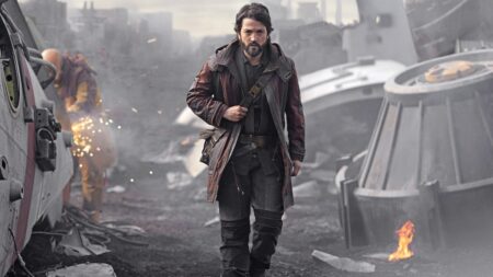 Diego Luna como Cassian Andor em Andor (Reprodução / Disney+)