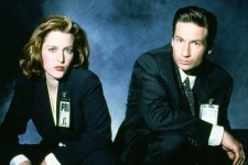 Gillian Anderson é Dana Scully e David Duchovny é Fox Mulder em Arquivo X (Divulgação)