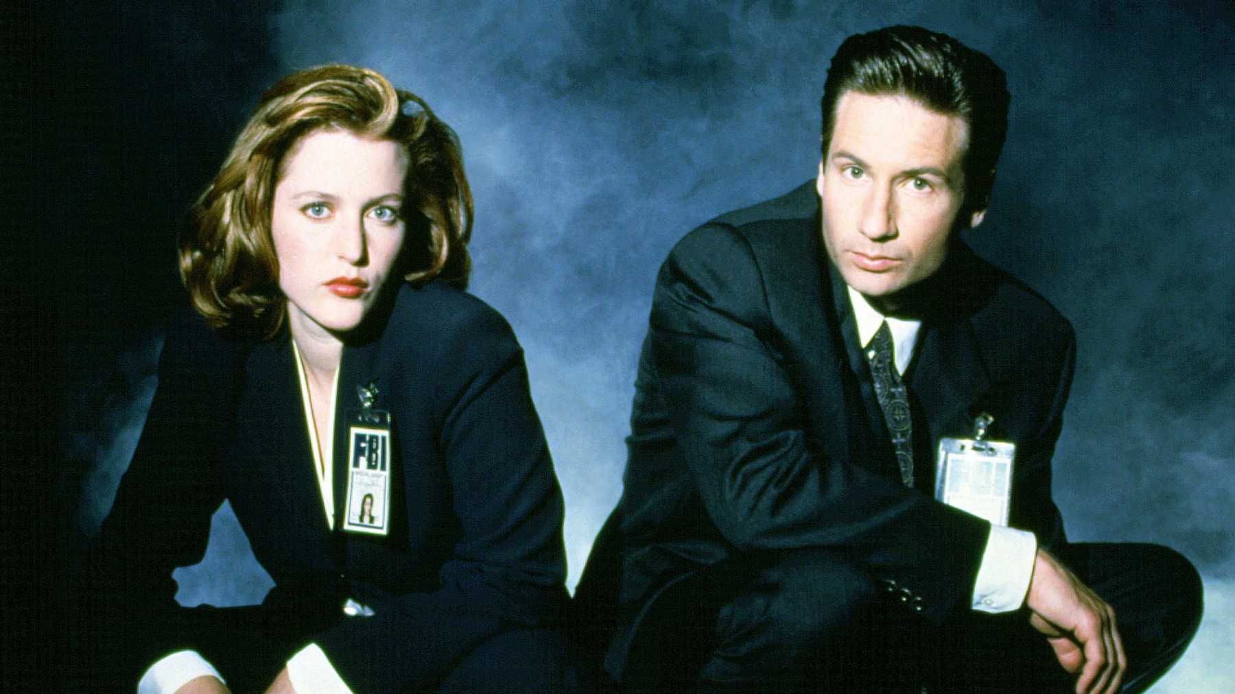 Gillian Anderson é Dana Scully e David Duchovny é Fox Mulder em Arquivo X (Divulgação)