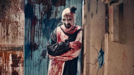 David Howard Thornton é Art o palhaço em Terrifier 2 (Reprodução)