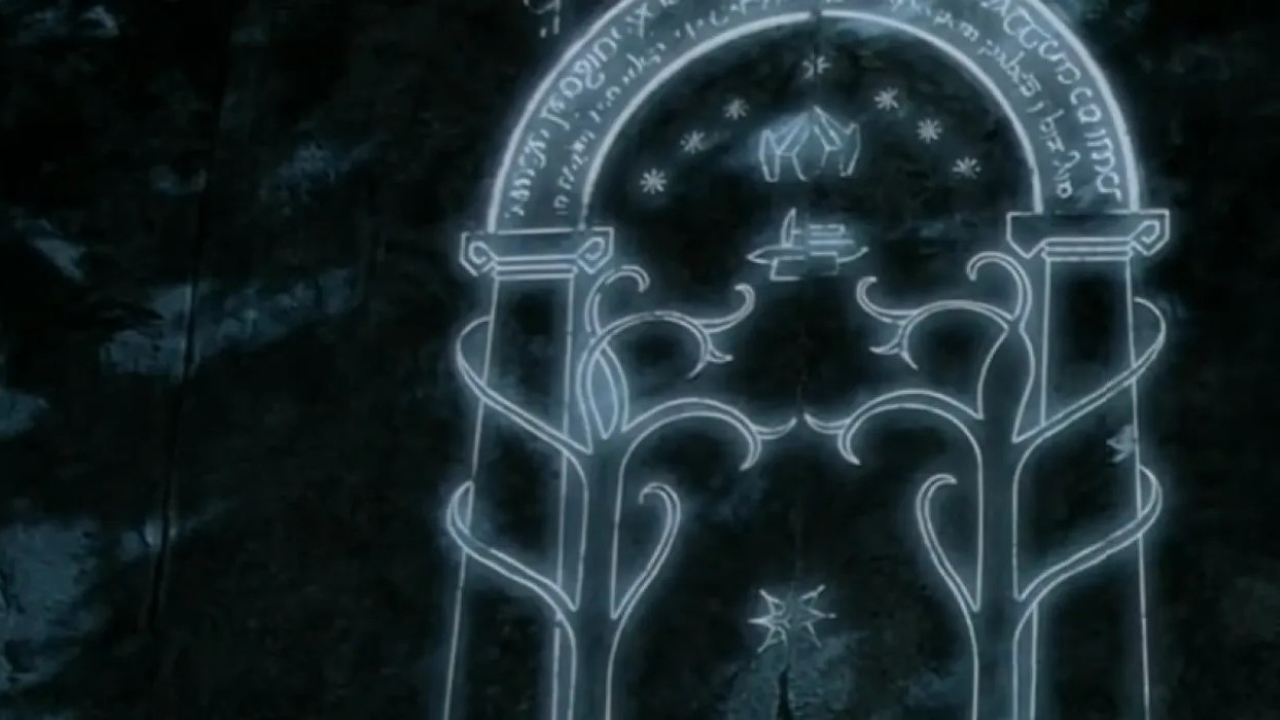Os Anéis de Poder: O que é Mithril e sua importância em O Senhor dos Anéis? 3 As portas de Durin em O Senhor dos Anéis: A Sociedade do Anel (Reprodução)