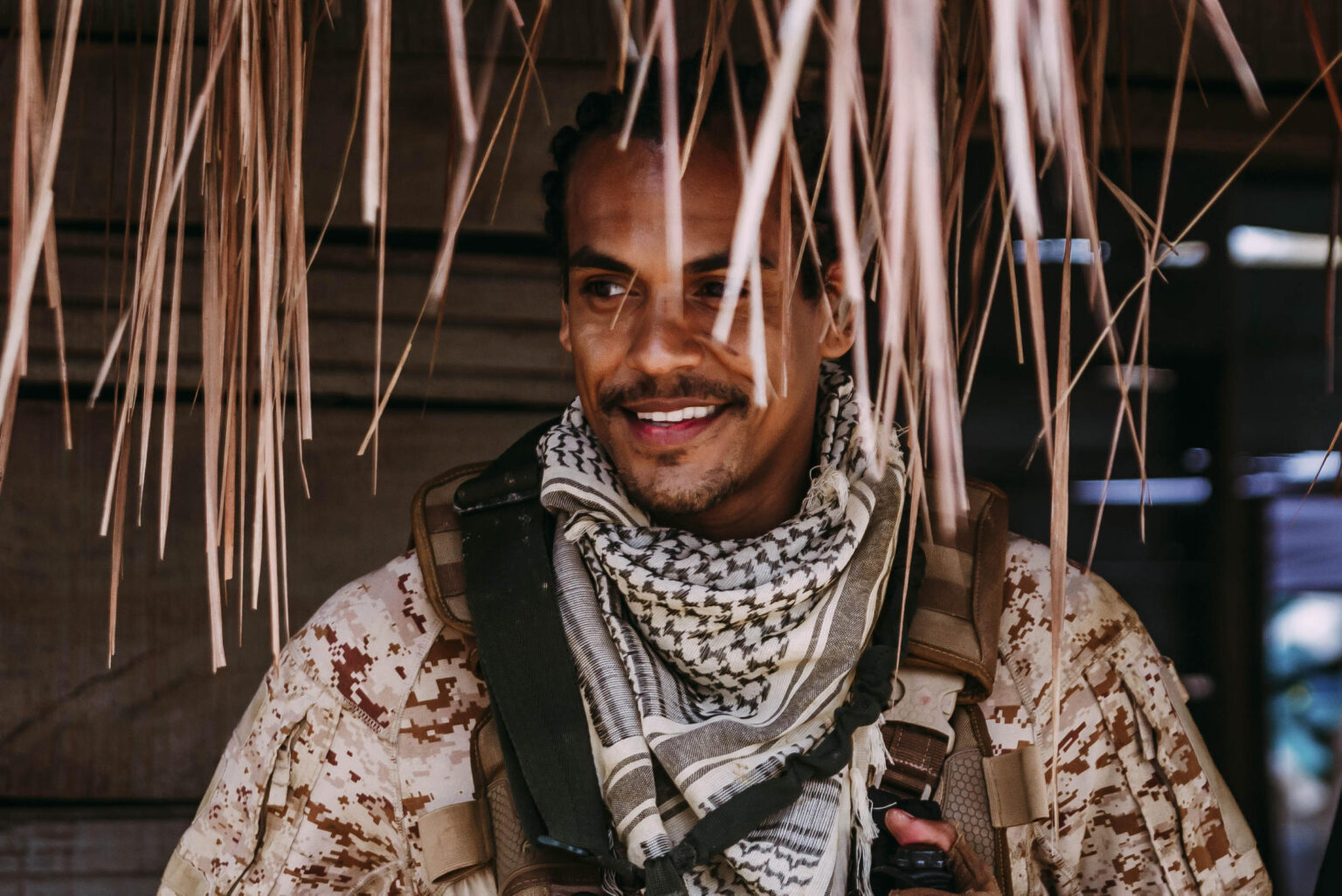 Marcello Melo Jr. como Mikhael, protagonista da série Arcanjo Renegado
