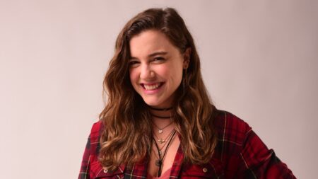 Alice Wegmann como Raíssa Medeiros em Rensga Hits!