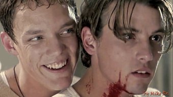 Matthew Lillard e Skeet Ulrich são Stu e Billy em Pânico (Reprodução)