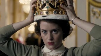 Elizabeth II (Claire Foy) em The Crown (Reprodução / Netflix)