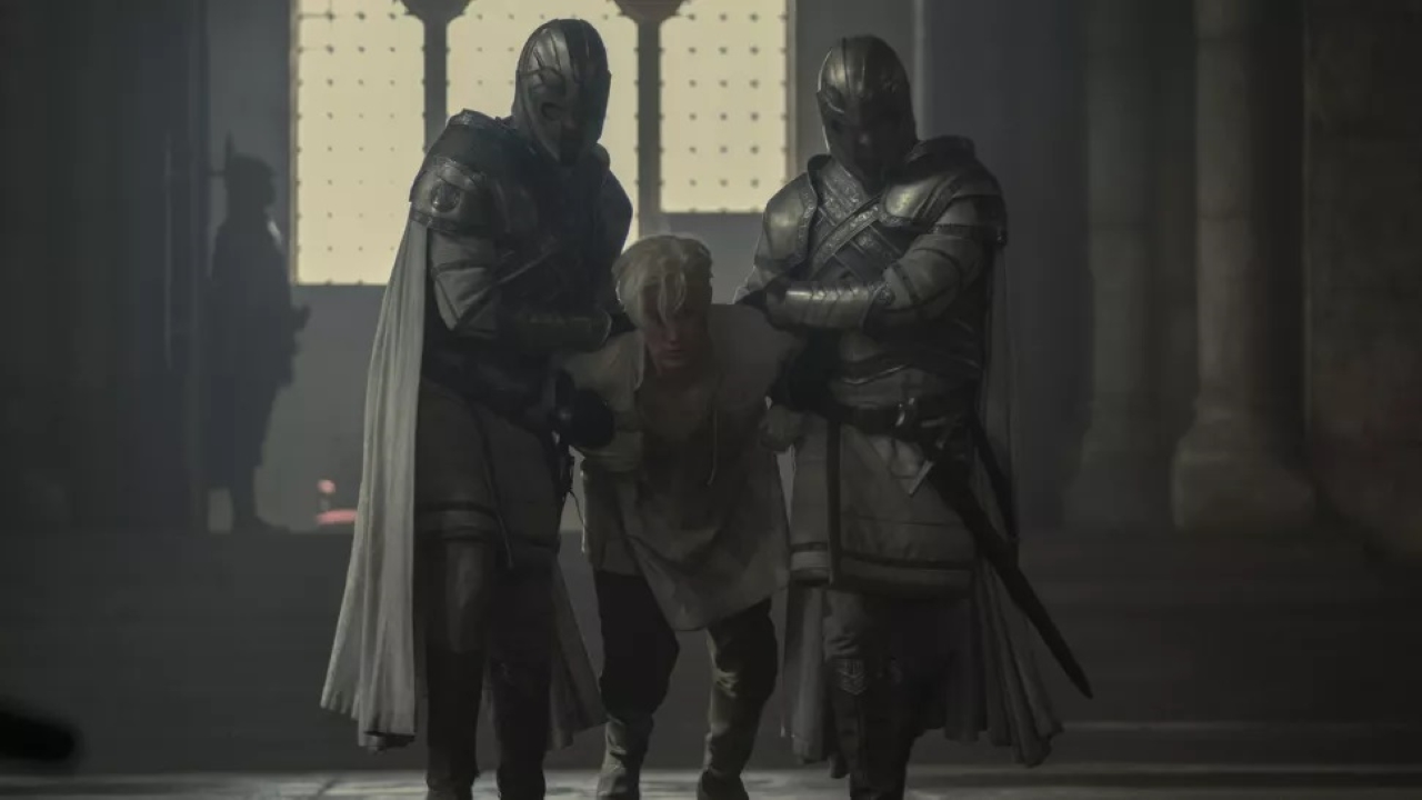 9 decisões e suas consequências do episódio 4 de A Casa do Dragão 2 Daemon (Matt Smith) é levado até o Rei Viserys (Paddy Considine) em cena de A Casa do Dragão (Reprodução / HBO Max)