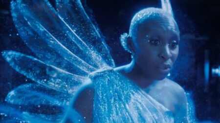 Fada Azul (Cynthia Erivo) em Pinóquio (Reprodução / Disney+)