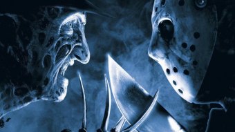 Robert Englund é Freddy Krueger e Ken Kirzinger é Jason Voorhees em Freddy vs Jason (Divulgação)
