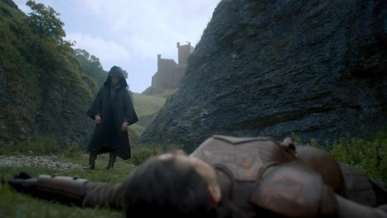 Daemon Targaryen (Matt Smith) pronto para matar Rhea Royce (Rachel Redford) em cena de A Casa do Dragão (Reprodução / HBO)