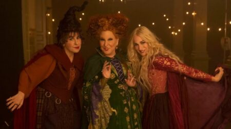 Winnie (Bette Midler), Mary (Kathy Najimi) e Sarah (Sarah Jessica Parker) em Abracadabra 2 (Reprodução / Disney)