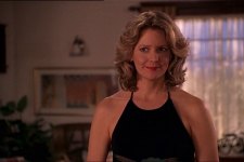 Kristine Sutherland é Joyce em Buffy, a Caça-Vampiros (Reprodução)