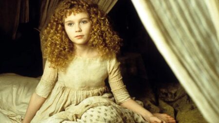 Kirsten Dunst é Claudia em Entrevista com o Vampiro (Reprodução)