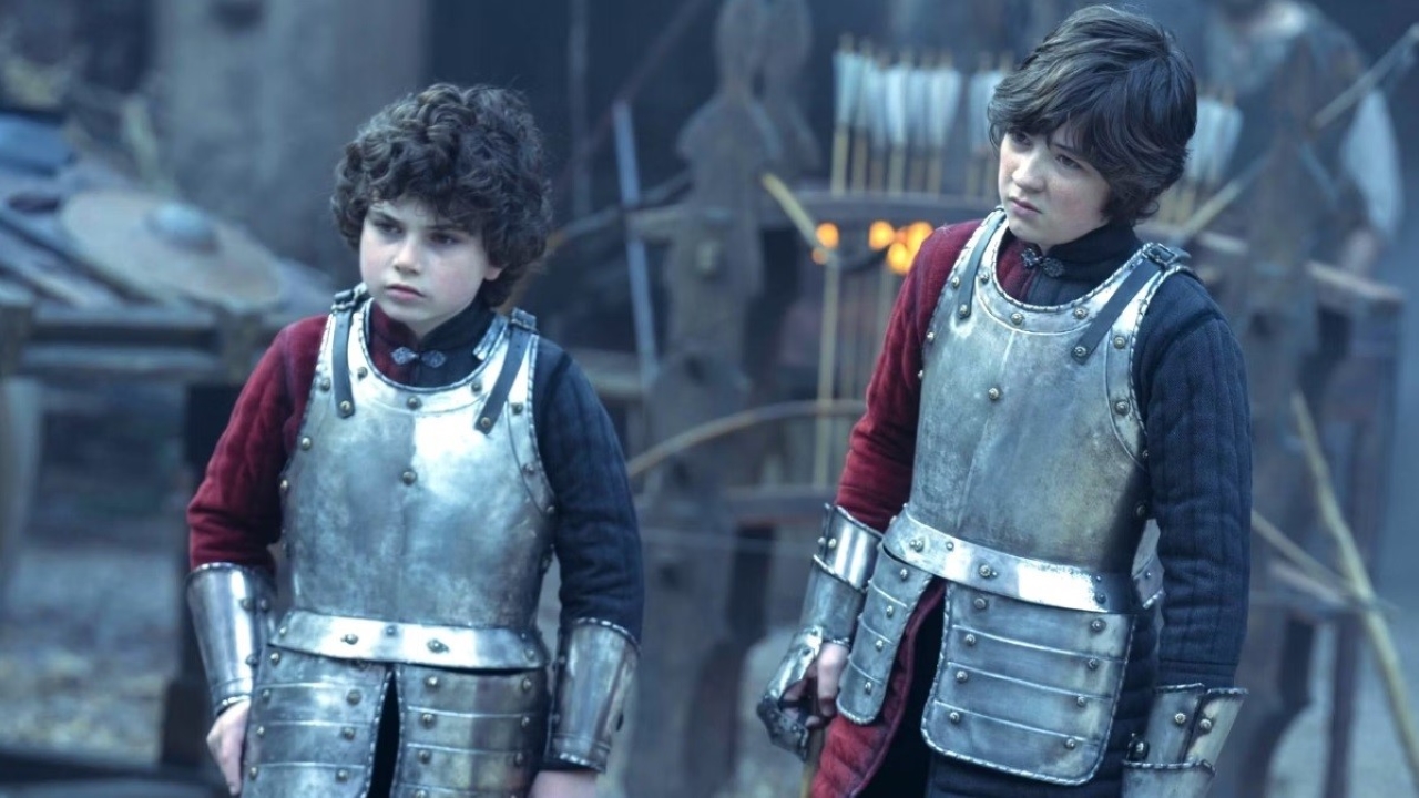 Por que A Casa do Dragão se concentrará nos personagens mais jovens? 1 Harvey Sadler (esquerda) como Lucerys e Leo Hart (direita) como Jacaerys em A Casa do Dragão (Reprodução / HBO)
