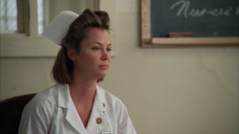 Louise Fletcher como Enfermeira Ratched em Estranho no Ninho