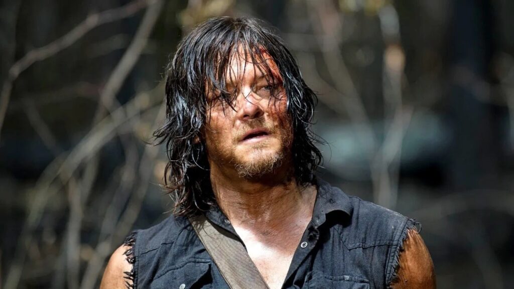 Norman Reedus pensou que ia morrer após lesão no set de The Walking Dead Daryl Dixon (Norman Reedus) em The Walking Dead (Reprodução)