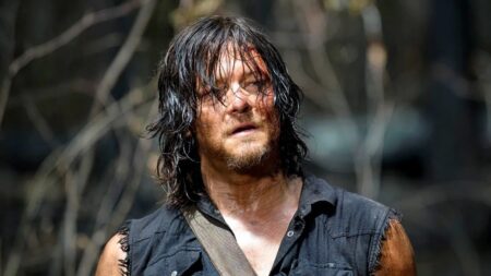Norman Reedus pensou que ia morrer após lesão no set de The Walking Dead Daryl Dixon (Norman Reedus) em The Walking Dead (Reprodução)