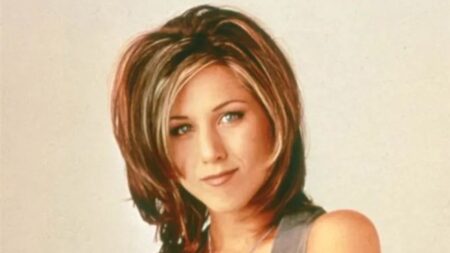 Friends: Você se lembra da evolução capilar de Rachel Green? Corte "The Rachel" / Rachel Green (Jennifer Aniston) em Friends (Reprodução)