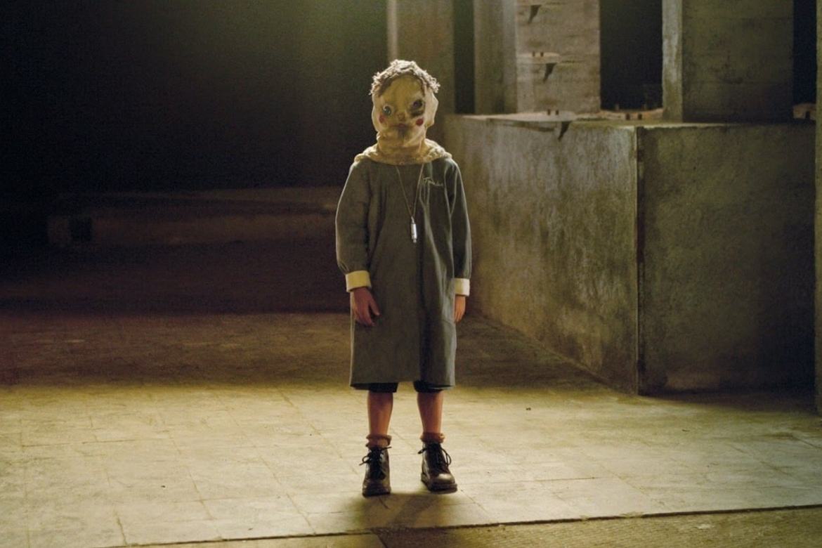 Óscar Casas é Tomás em O Orfanato (Reprodução)