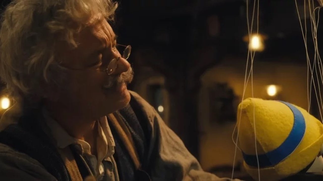 Pinóquio | Versão live-action, e desenho animado têm grandes diferenças; confira 10 Geppetto (Tom Hanks) em Pinóquio (Reprodução / Disney+)