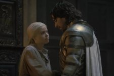 Rhaenyra (Milly Alcock) e Sir Criston Cole (Fabien Frankel) em A Casa do Dragão (Reprodução / HBO Max)