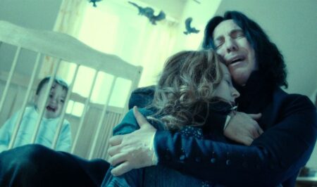 Alan Rickman como Snape e Ellie Darcey-Alden como Lily Potter em Harry Potter e as Relíquias da Morte