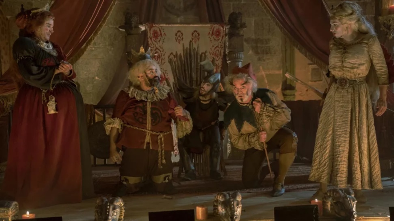 9 decisões e suas consequências do episódio 4 de A Casa do Dragão 4 Teatro de plebeus em A Casa do Dragão (Reprodução / HBO Max)