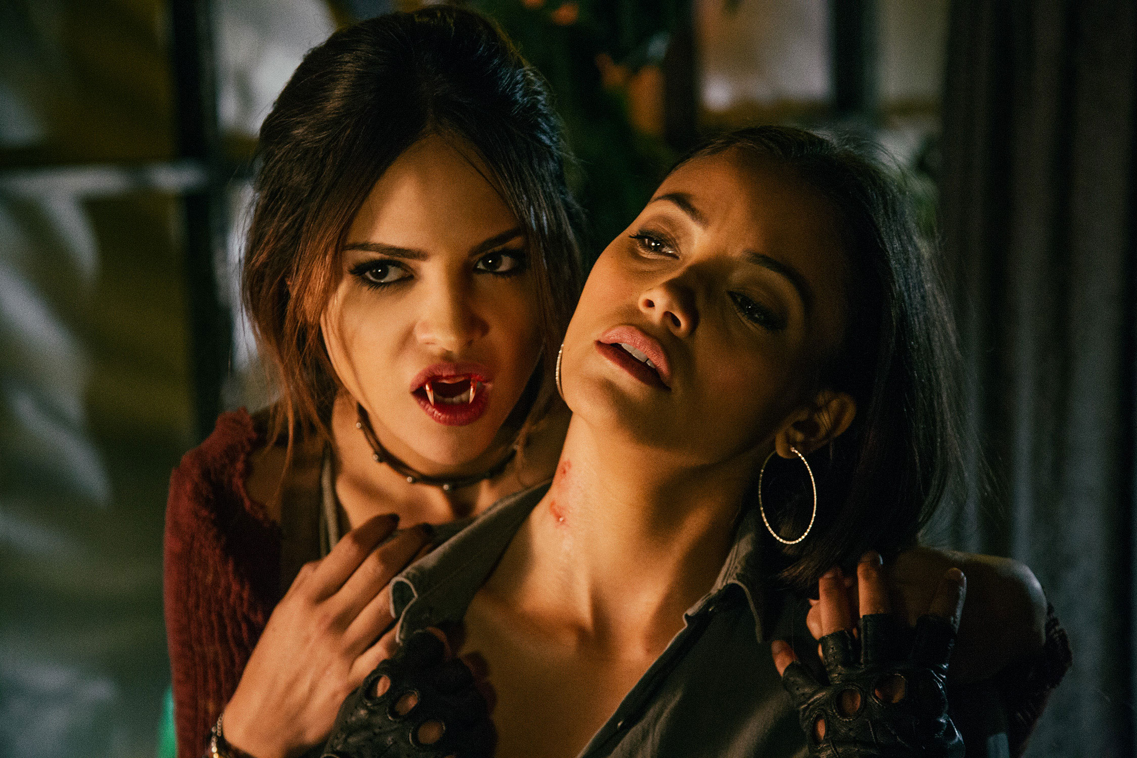 Esquenta de Halloween: Conheça séries de TV baseadas em grandes franquias do terror 6 Eliza González é Satánico Pandemonium em Um Drink no Inferno (Reprodução)