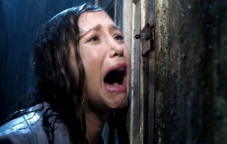 Invocação do Mal ganha série no streaming Vera Farmiga é Lorraine Warren em A Invocação do Mal 2 (Reprodução)