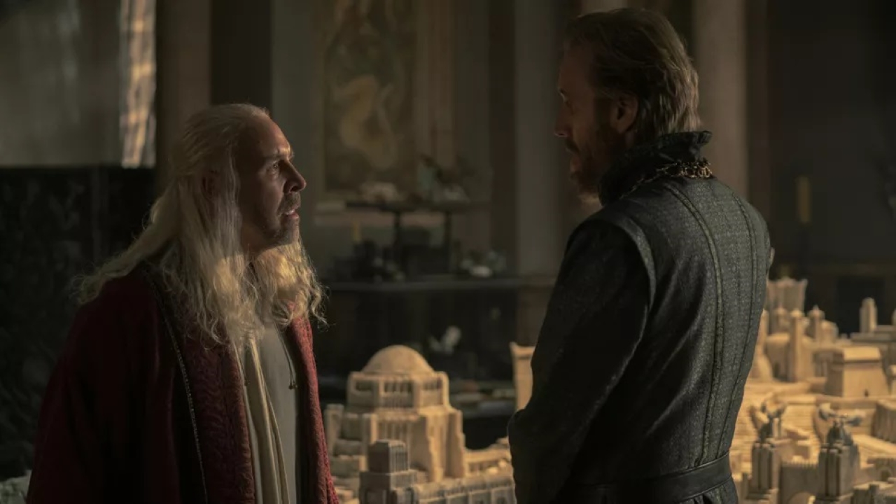 9 decisões e suas consequências do episódio 4 de A Casa do Dragão 9 Viserys (Paddy Considine) e Otto (Rhys Ifans) em A Casa do Dragão (Reprodução / HBO)