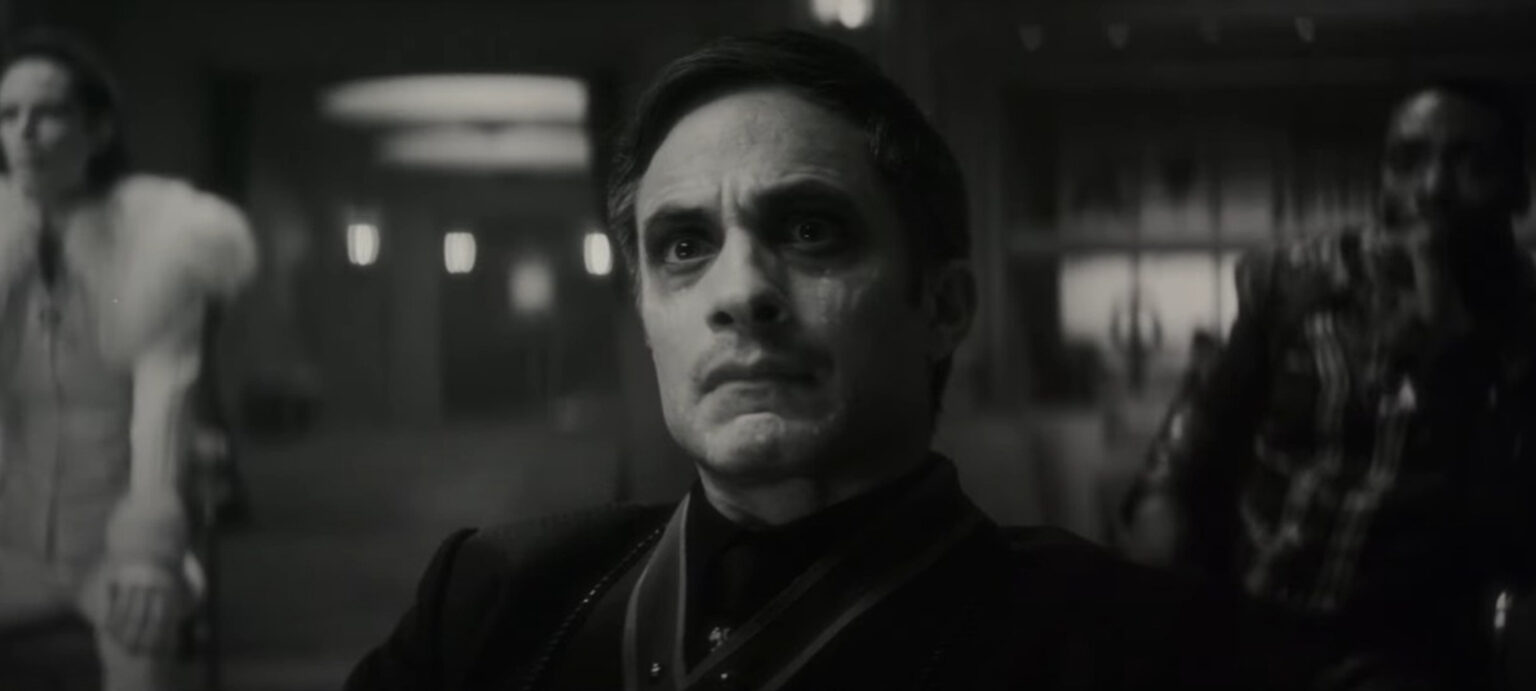 Gael García Bernal como Jack Russell em Werewolf by Night