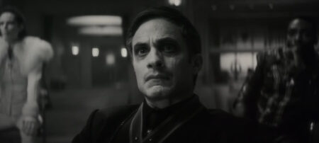 Gael García Bernal como Jack Russell em Werewolf by Night