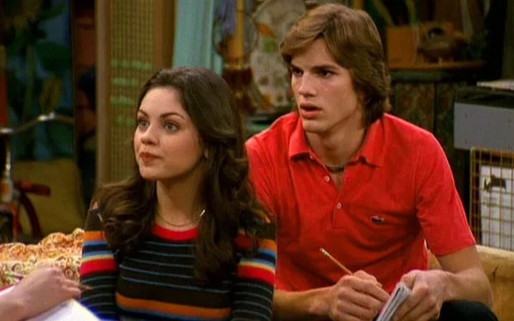 Ahston Kutcher e Mila Kunis em cena de That '70s Show (Reprodução)