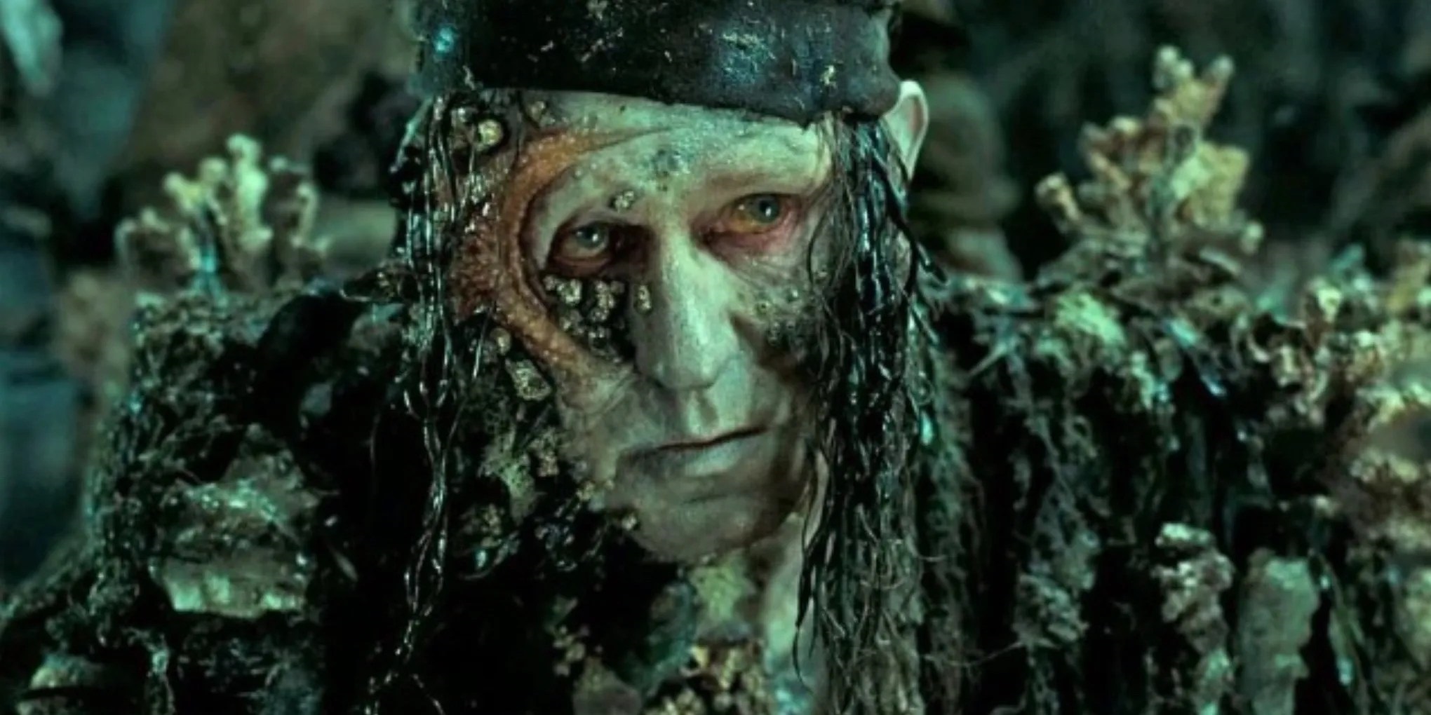 Problema com maquiagem fez até CIA ser acionada em filme 4 Bill Skarsgård como Bill Turner em Piratas do Caribe (Reprodução)