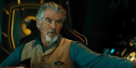 Pierce Brosnan caiu no choro ao gravar cena de Adão Negro Pierce Brosnan como Dr. Destino em Adão Negro