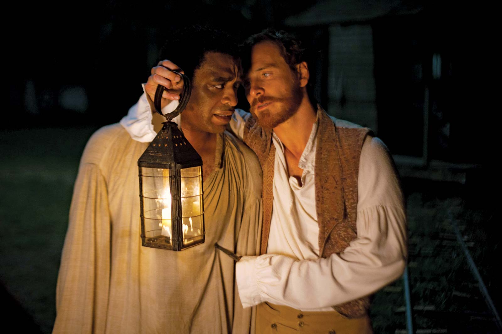 Algumas verdades que Doze anos de Escravidão não conta 3 Chiwetel Ejiofor e Michael Fassbender em cena de 12 Anos de Escravidão