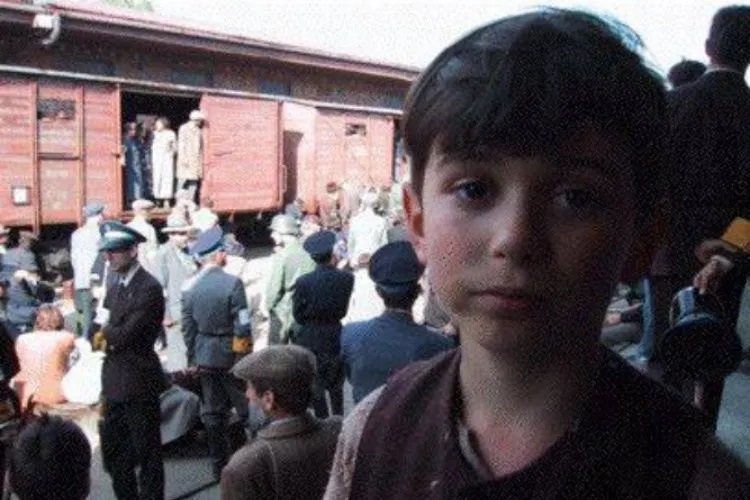 Ator precisou tocar piano por horas para filme, mas teve cenas dubladas 4 Daniel Szpilman em O Pianista