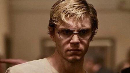 Evan Peters como Jeffrey Dahmer em Dahmer: Um Canibal Americano (Reprodução / Netflix)
