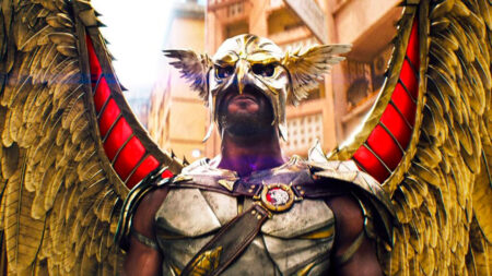 Aldis Hodge como Gavião Negro em Adão Negro