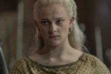 Phia Saban como Helaena Targaryen em A Casa do Dragão (Reprodução / HBO)