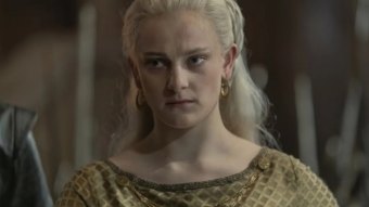 Phia Saban como Helaena Targaryen em A Casa do Dragão (Reprodução / HBO)