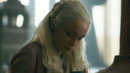 Helaena Targaryen em cena de A Casa do Dragao Reproducao 1