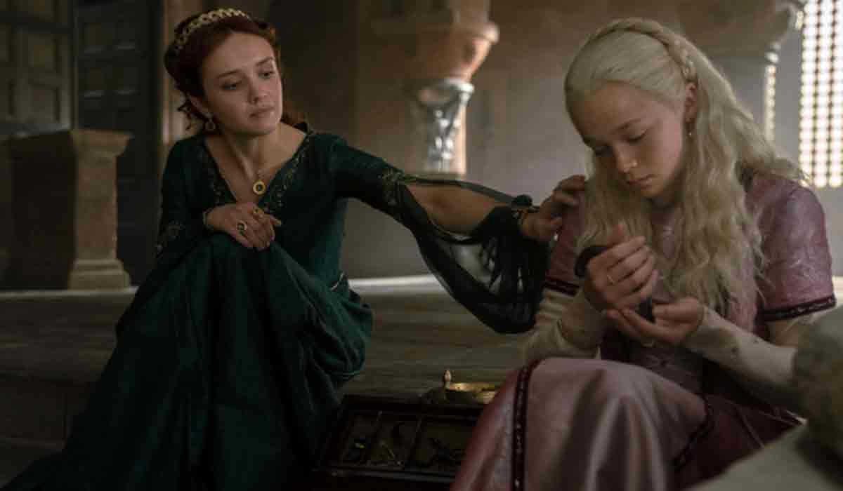 Alicent Hightower e Helaena Targaryen em cena de A Casa do Dragão (Reprodução)
