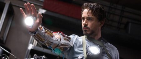 Robert Downey Jr. como Tony Stark / Homem de Ferro em Homem de Ferro