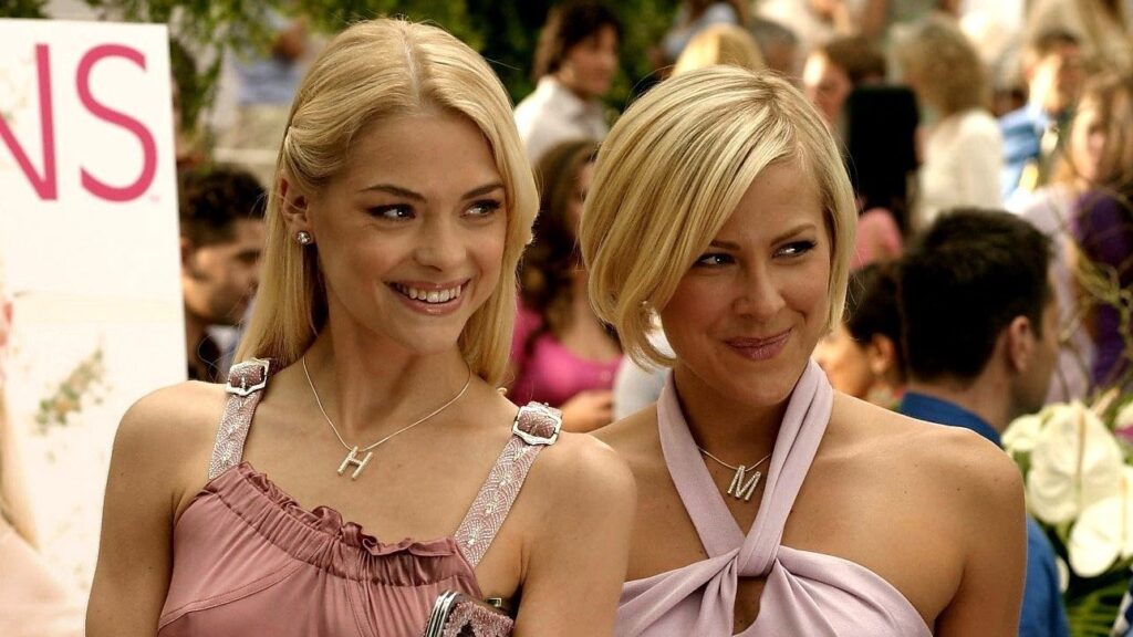 Jaime King como Heather Vandergeld e Brittany Daniel como Megan Vandergeld em As Branquelas